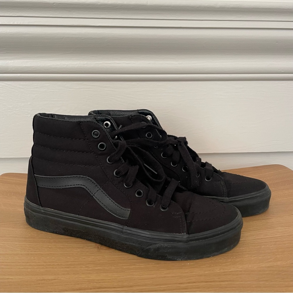 Vans Off the Walls - Sk8-Hi Canvas Shoe